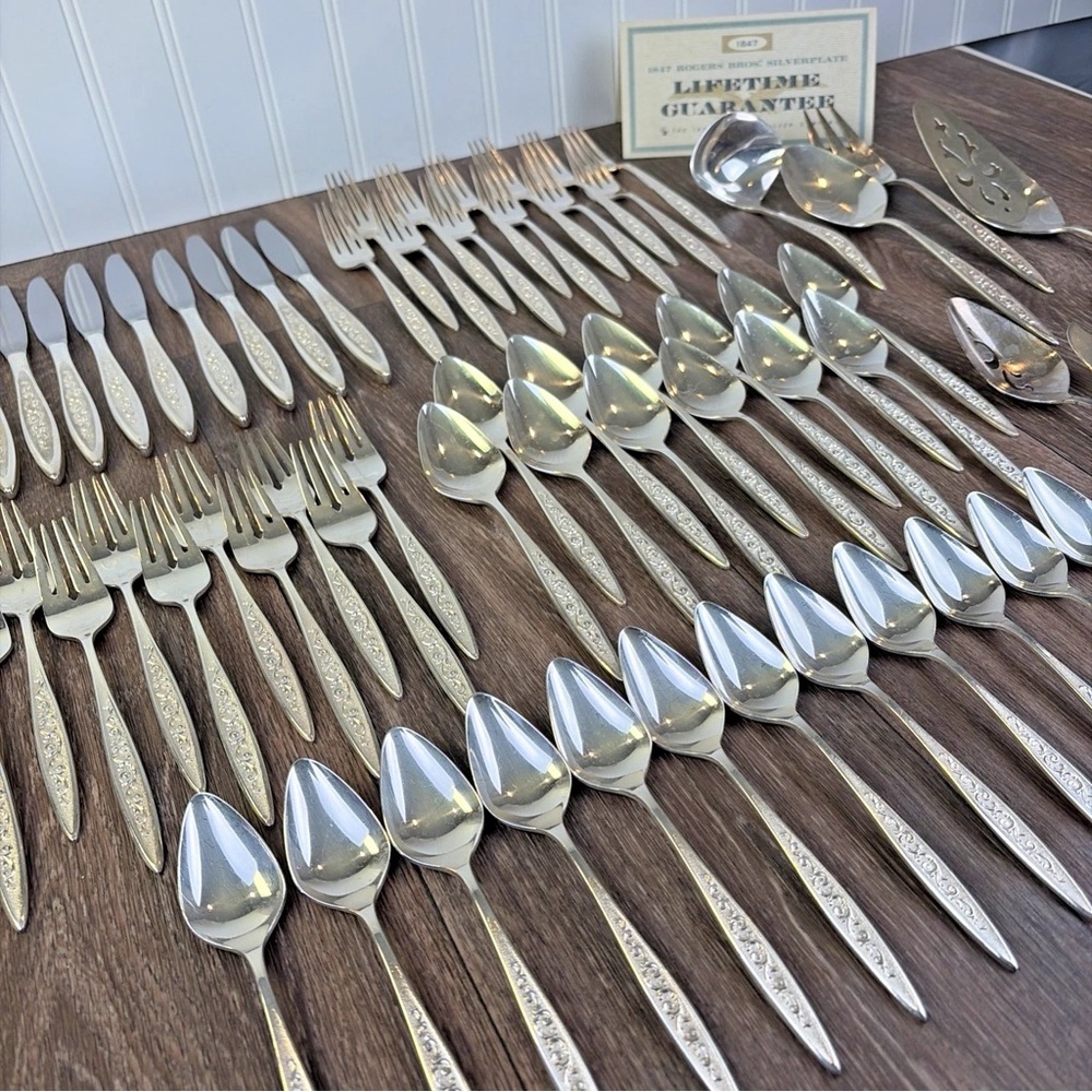 1847 Rogers ESPERANTO Service for 12 & Hostess Set Silver Plate 68 Pieces Floral